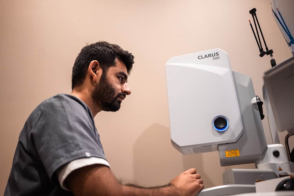 Optometrist checking patient's result in Ultra-widefield (UWF) Imaging System at Somerset Eye Care in NJ<br />

